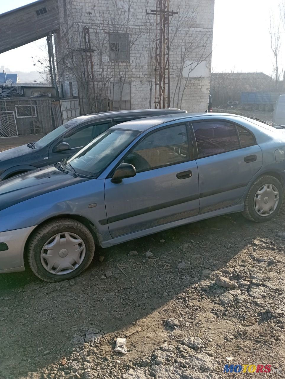 2001' Mitsubishi Carisma photo #2