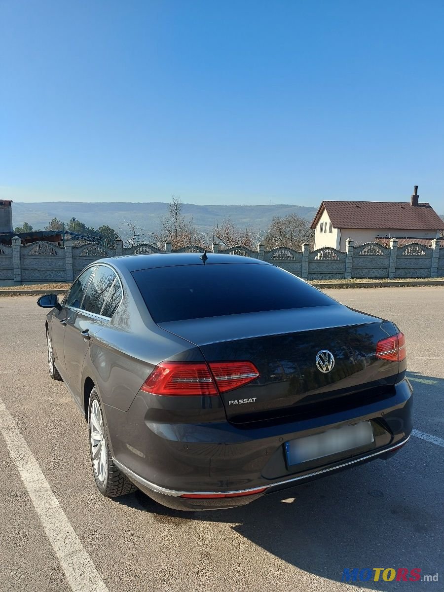 2019' Volkswagen Passat photo #2