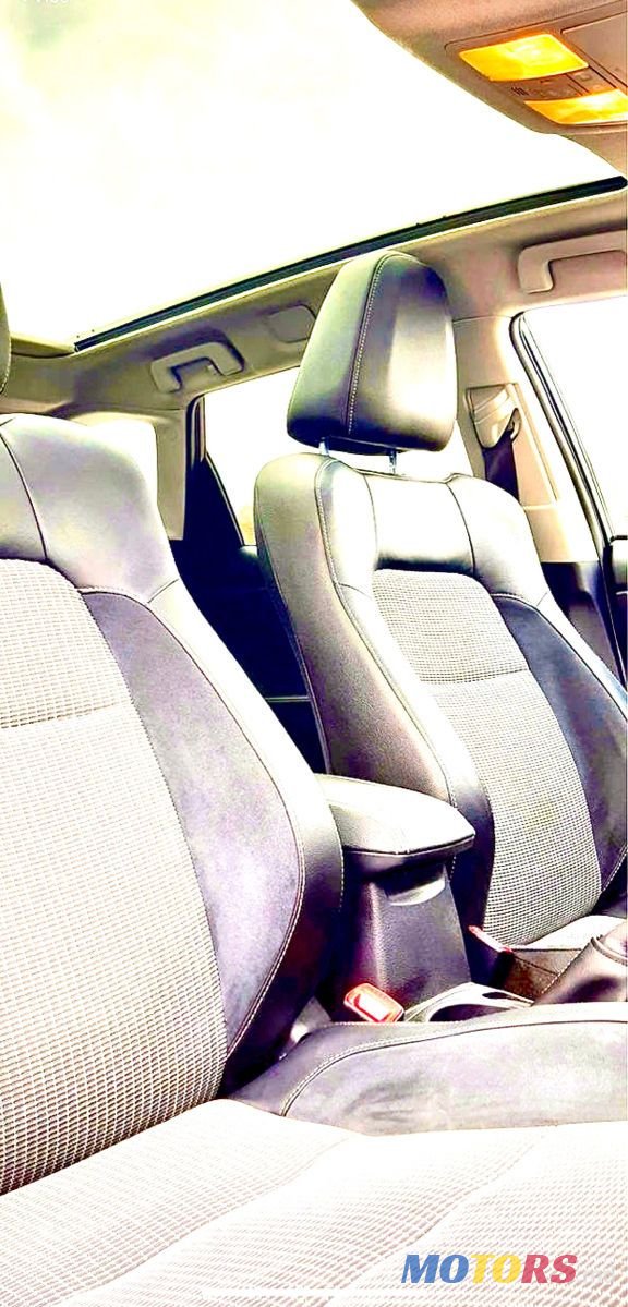 2015' Toyota Auris photo #3