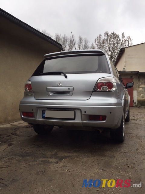 2008' Mitsubishi Outlander photo #3