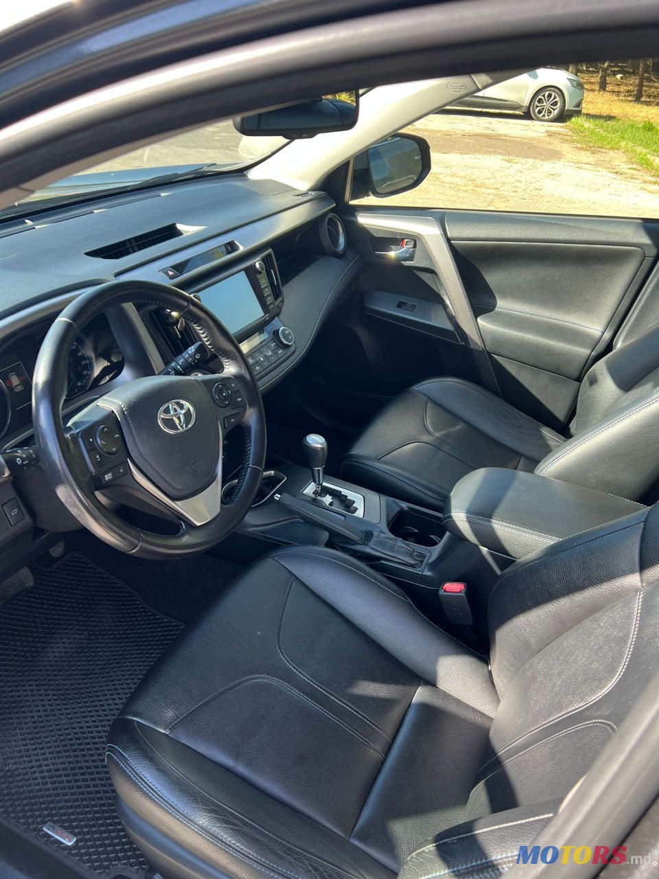 2017' Toyota RAV4 photo #5