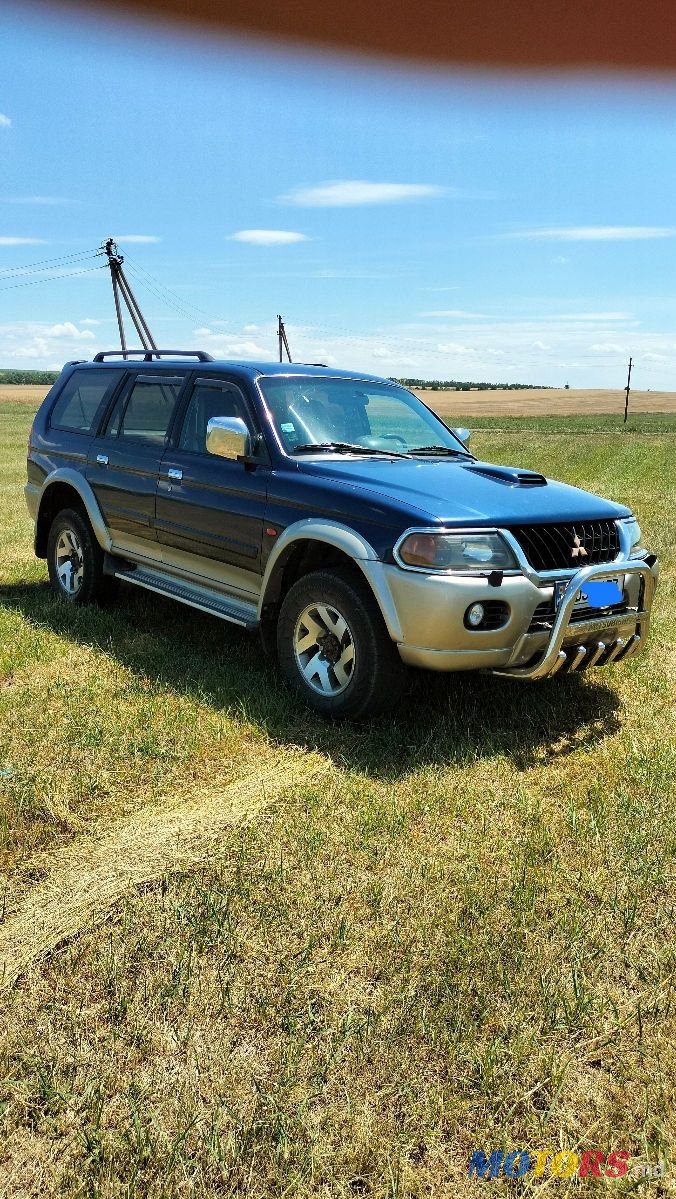 2001' Mitsubishi Pajero Sport photo #2