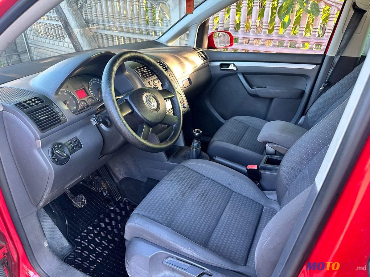 2006' Volkswagen Touran photo #5