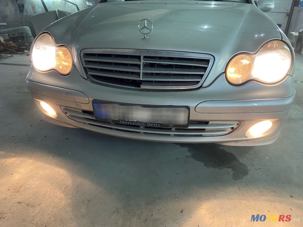 2005' Mercedes-Benz C Класс photo #3