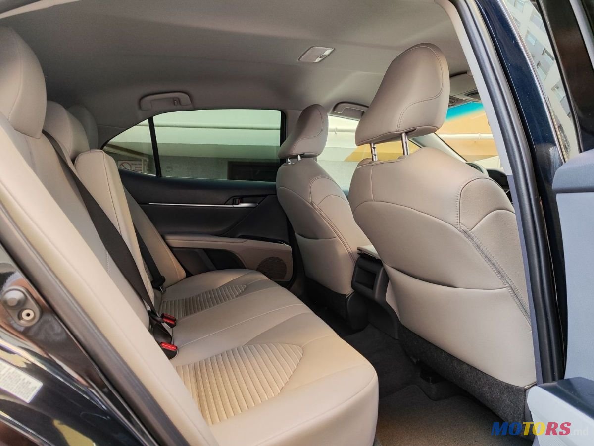 2017' Toyota Camry photo #3