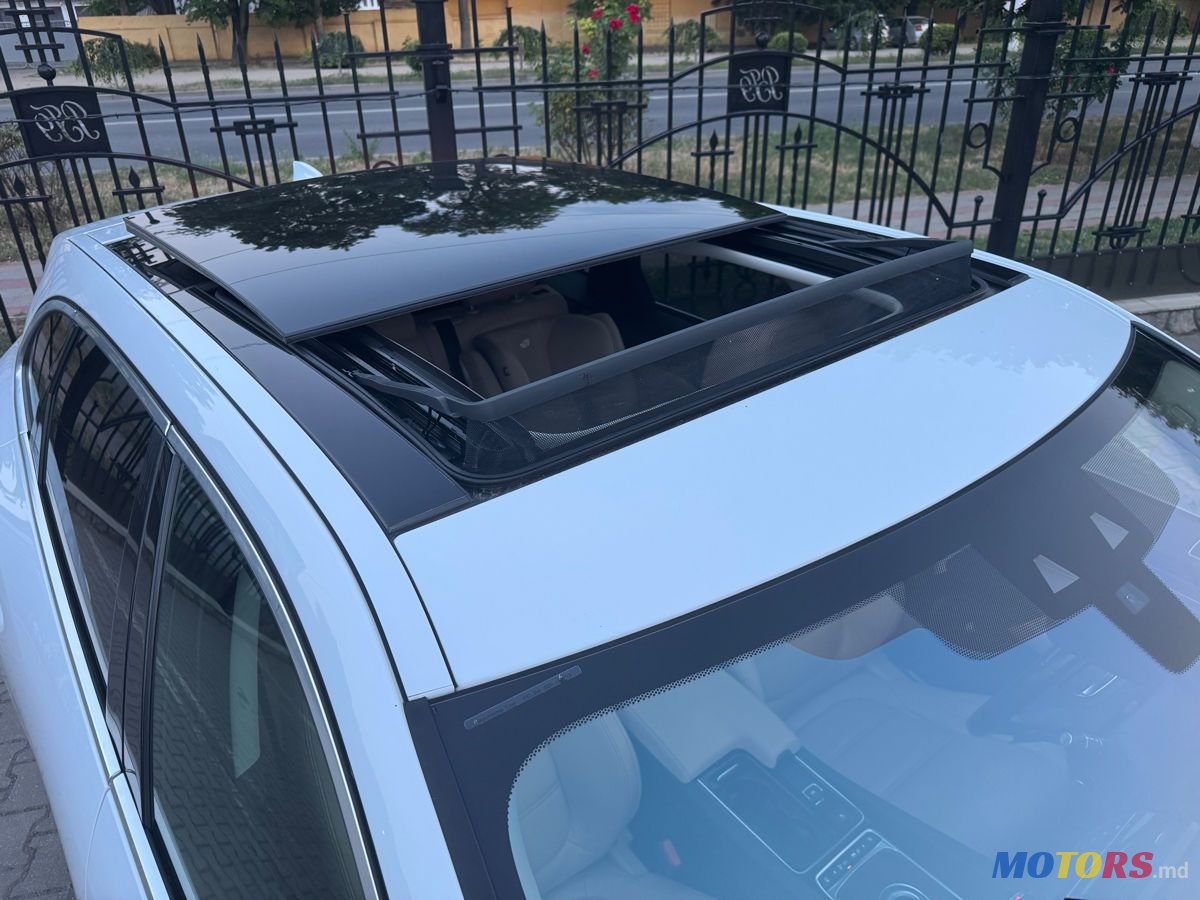2018' Jaguar F-Pace photo #6