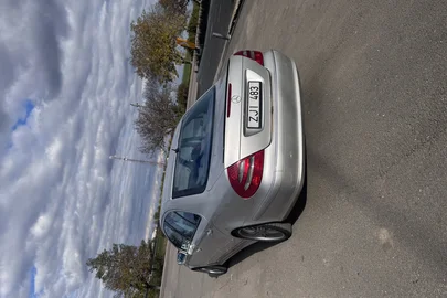 2004' Mercedes-Benz E 320