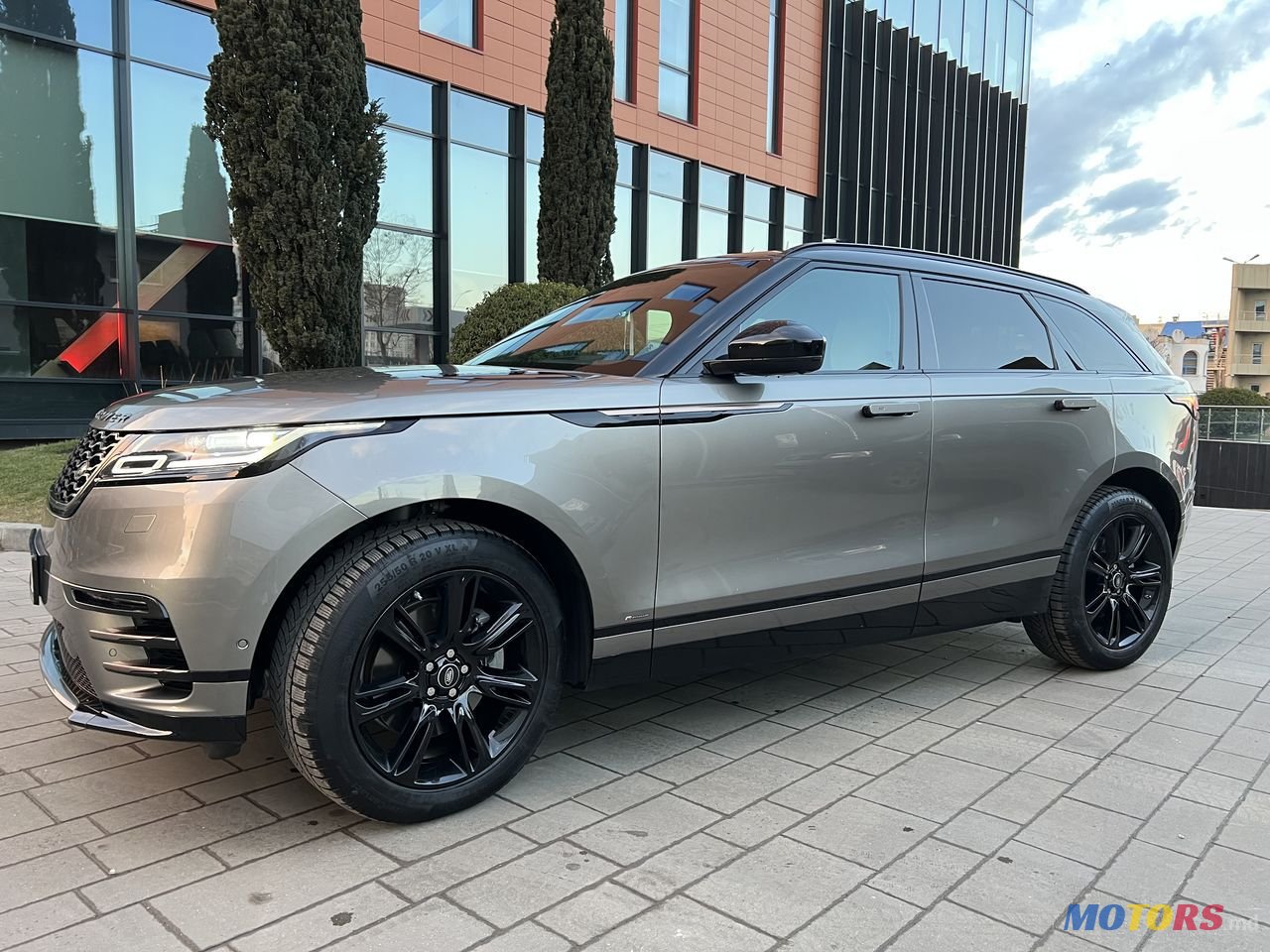 2018' Land Rover Range Rover Velar photo #5