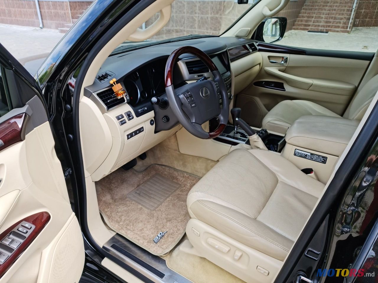 2013' Lexus Lx Series photo #5