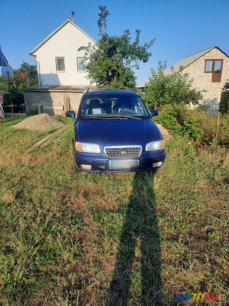 2000' Hyundai Trajet photo #1