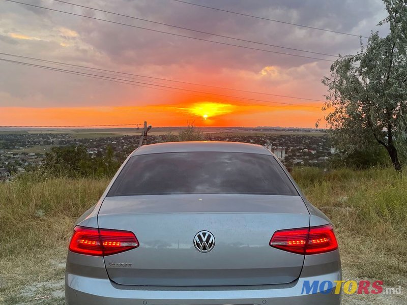 2018' Volkswagen Passat photo #2