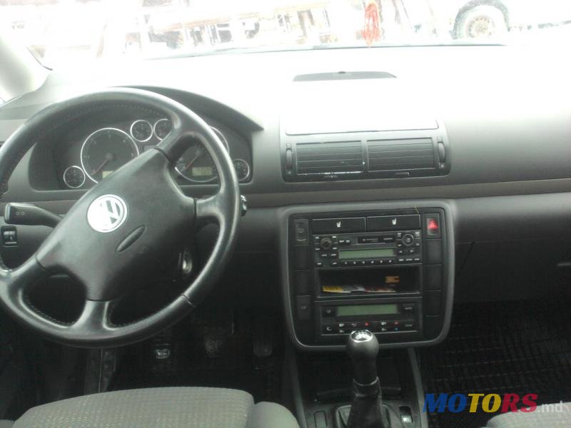 2004' Volkswagen Sharan photo #2