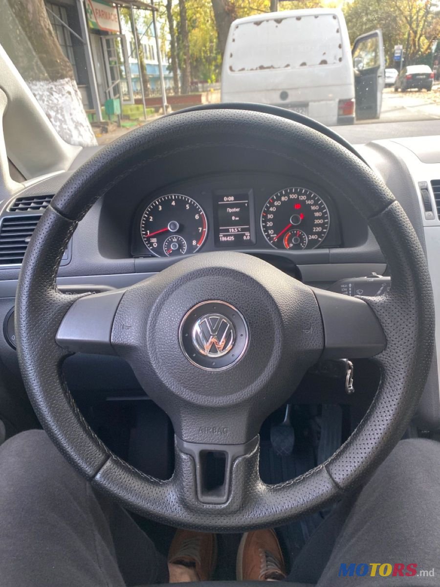 2011' Volkswagen Touran photo #6