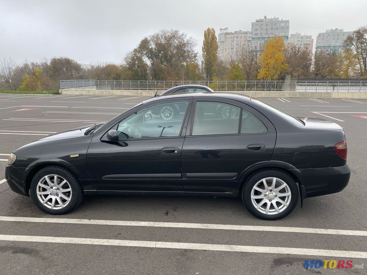 2004' Nissan Almera photo #2