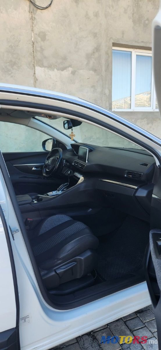 2018' Peugeot 3008 photo #2