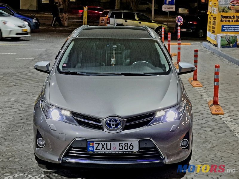 2014' Toyota Auris photo #2