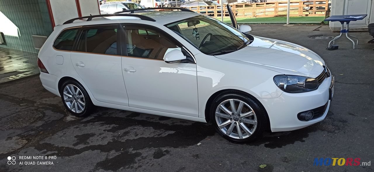 2009' Volkswagen Golf photo #6