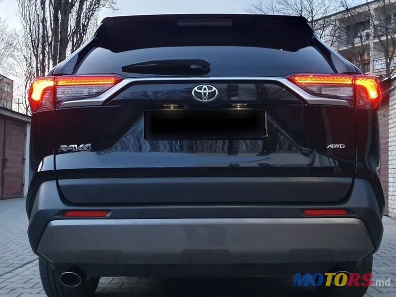 2019' Toyota RAV4 photo #5