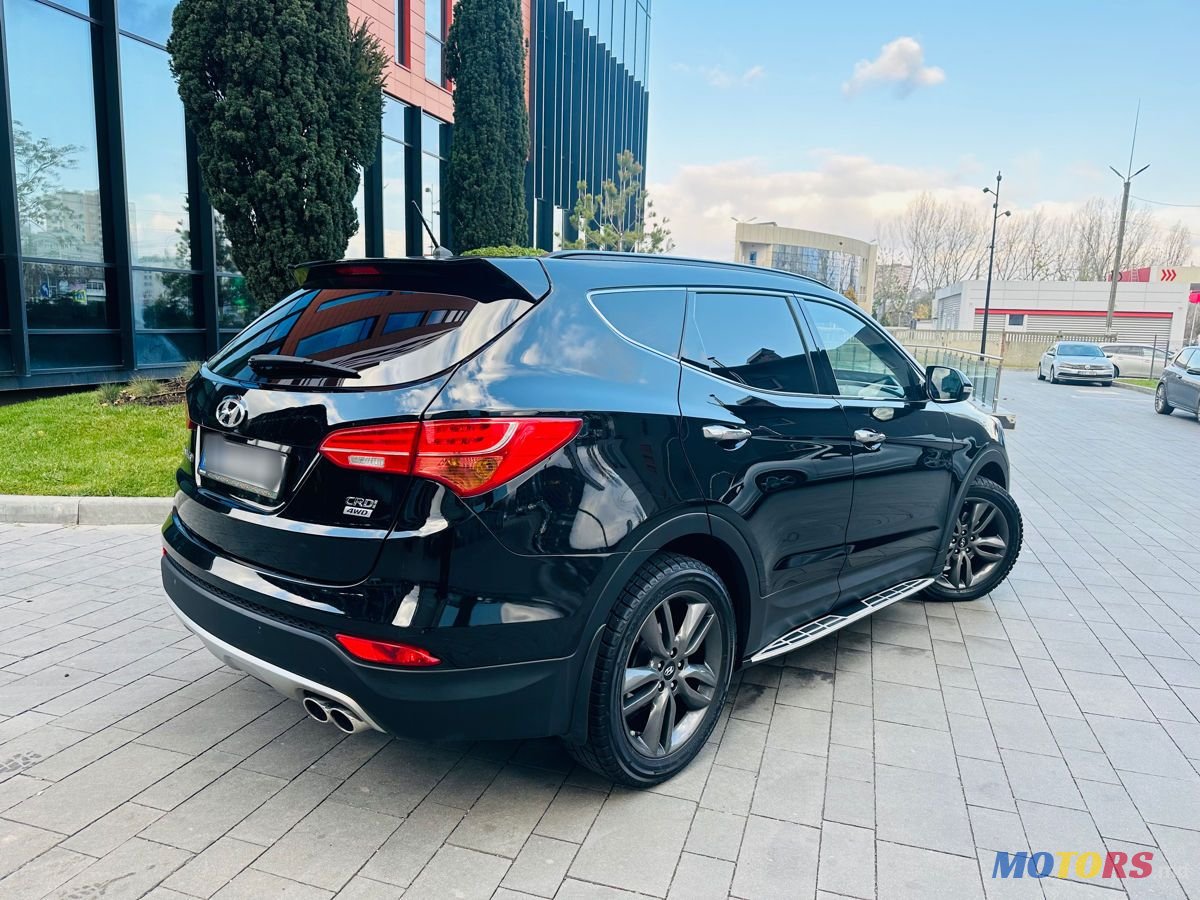 2015' Hyundai Santa Fe photo #3