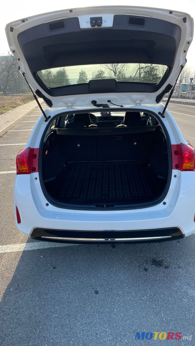 2015' Toyota Auris photo #4