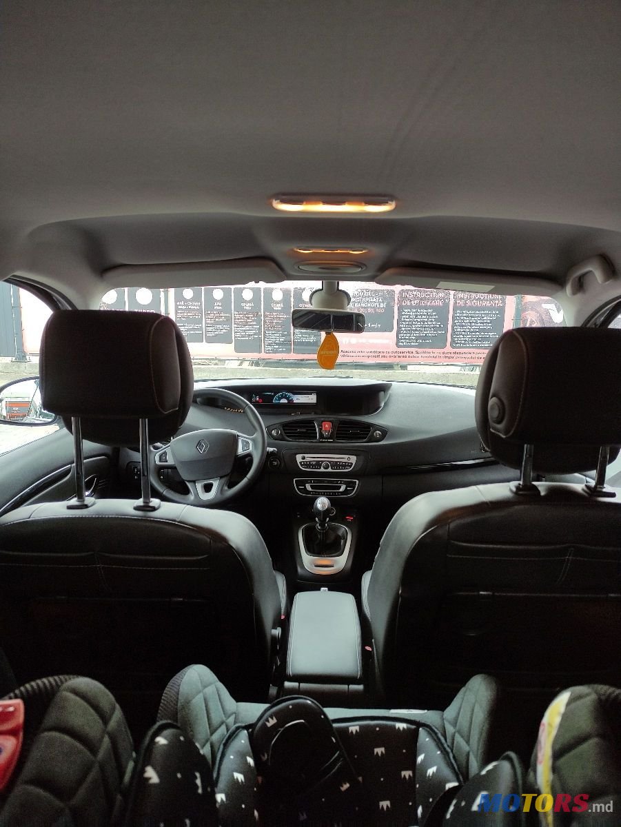 2012' Renault Scenic photo #5
