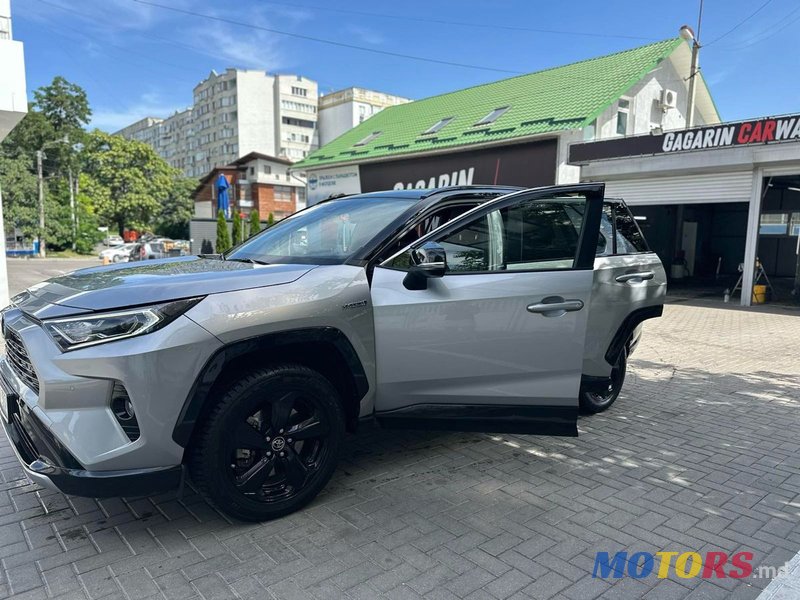 2019' Toyota RAV4 photo #4