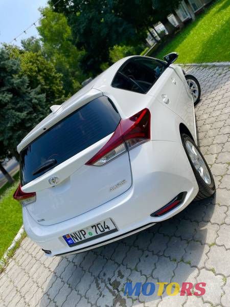 2015' Toyota Auris photo #2