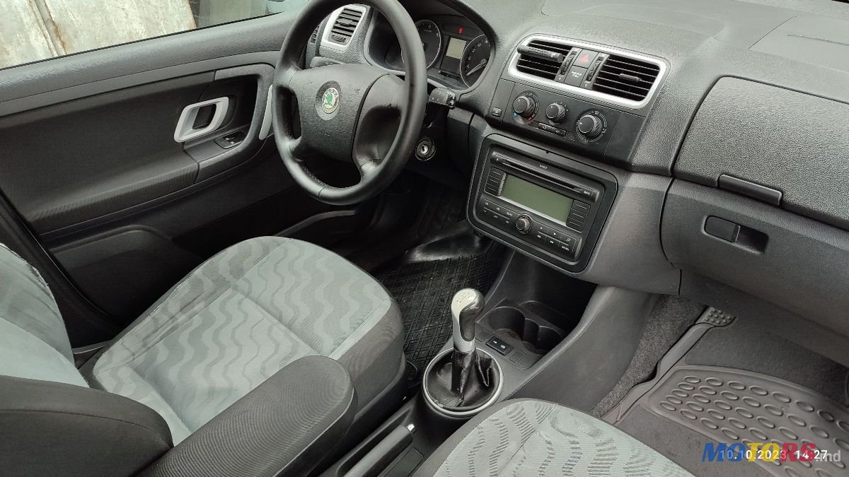 2008' Skoda Fabia photo #4