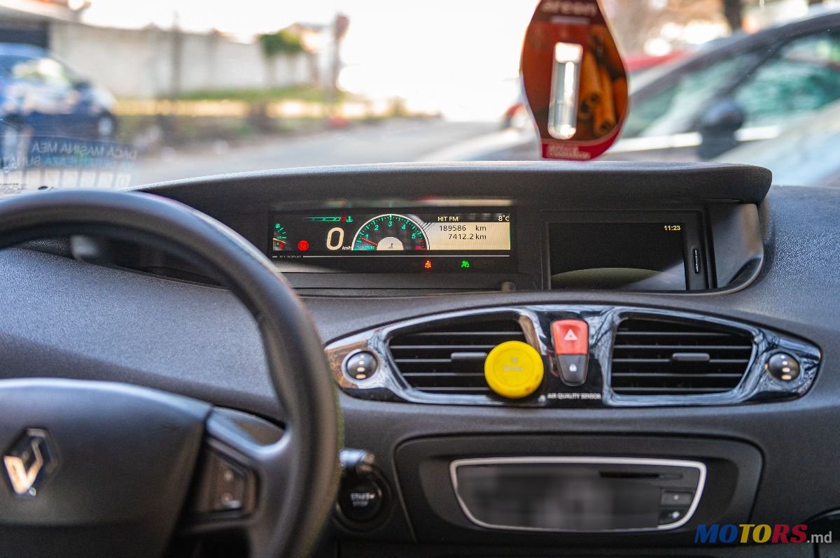 2011' Renault Scenic photo #5