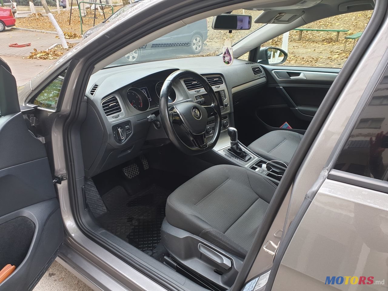 2016' Volkswagen Golf photo #6