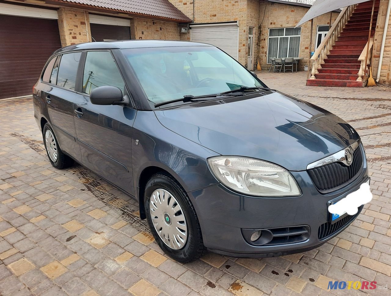 2008' Skoda Fabia photo #2