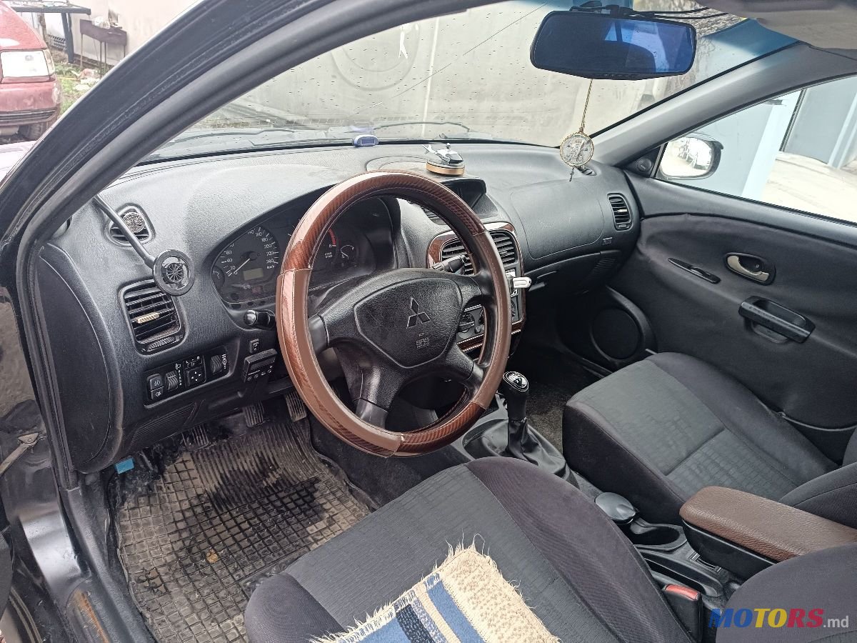 2001' Mitsubishi Carisma photo #4