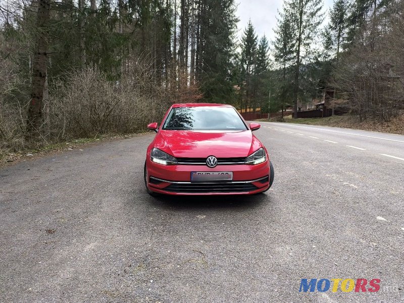 2019' Volkswagen Golf photo #3