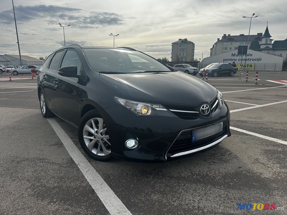 2014' Toyota Auris photo #2
