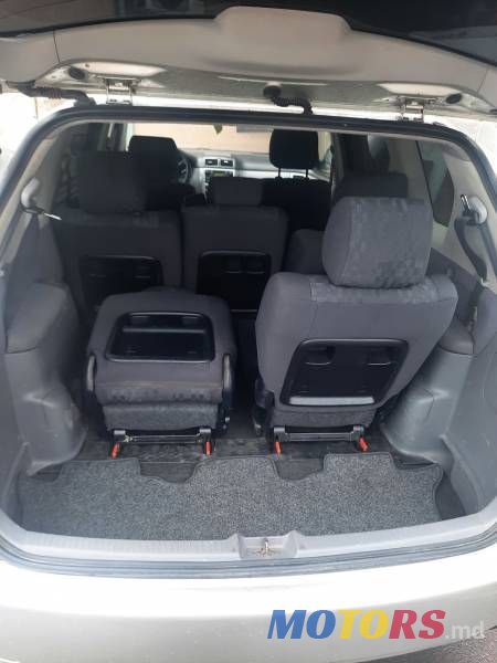 2002' Toyota Avensis photo #6