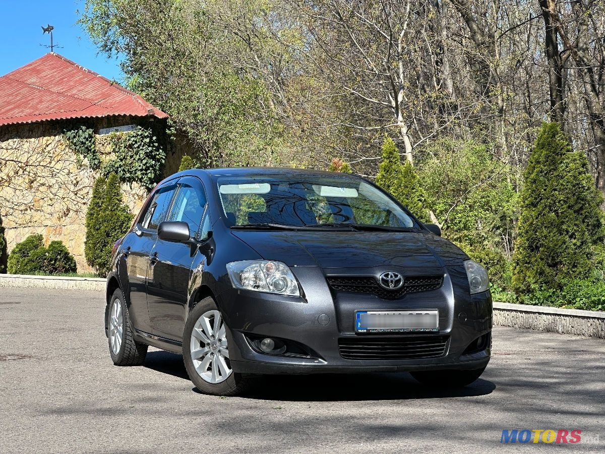 2007' Toyota Auris photo #2