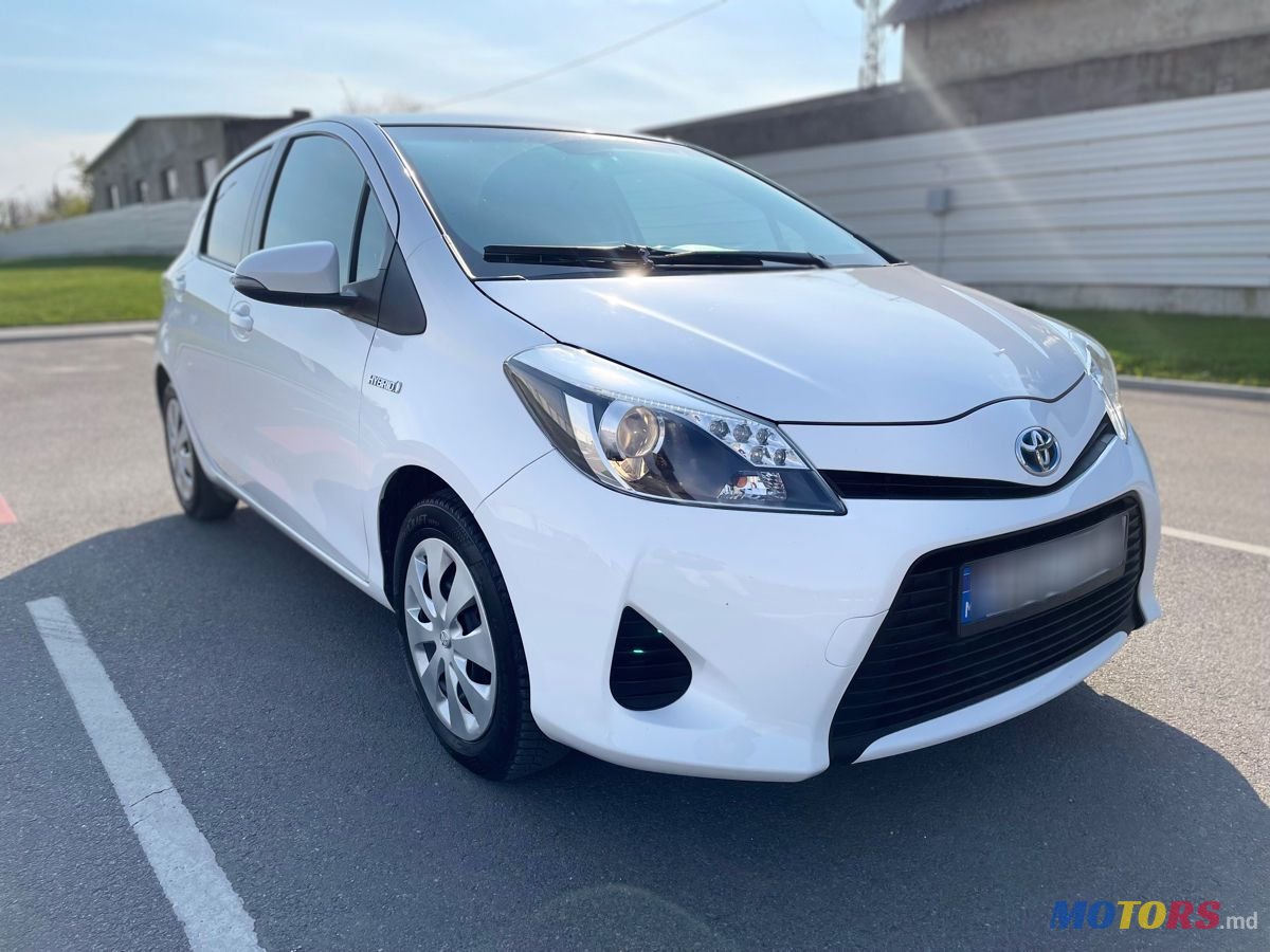 2013' Toyota Yaris photo #2