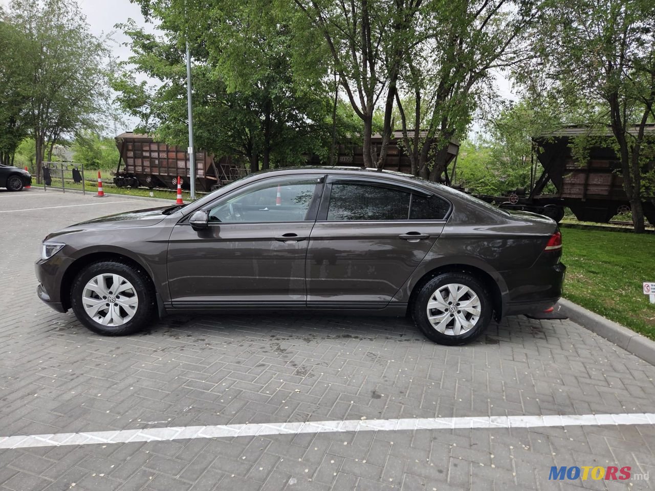 2016' Volkswagen Passat photo #5