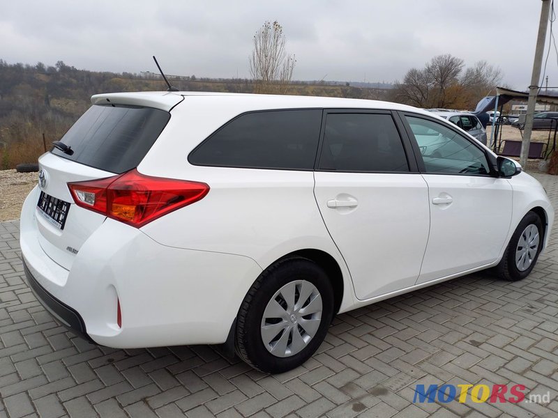 2015' Toyota Auris photo #4