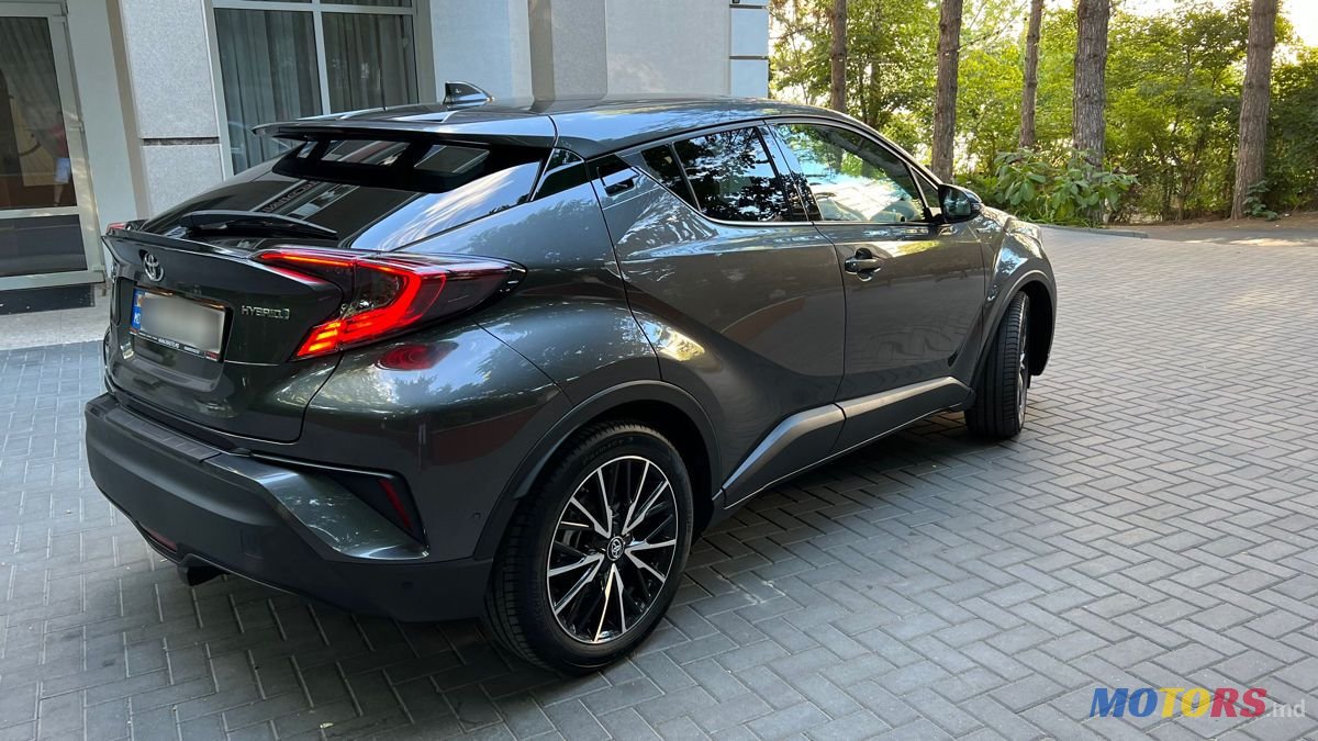 2017' Toyota C-HR photo #4