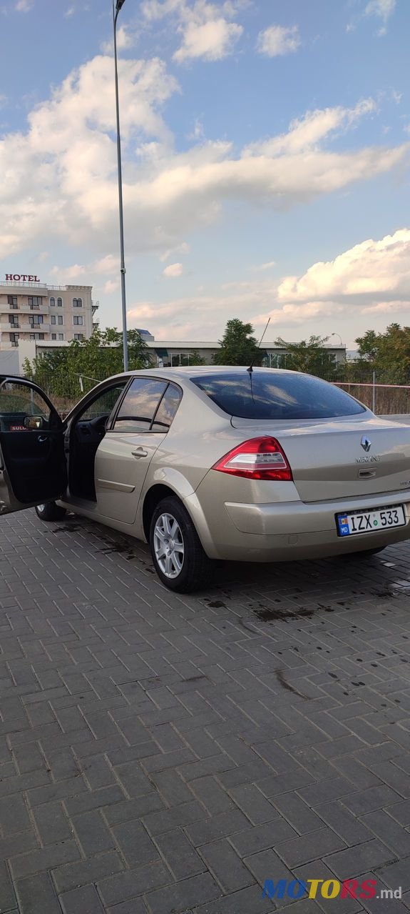 2008' Renault Megane photo #2
