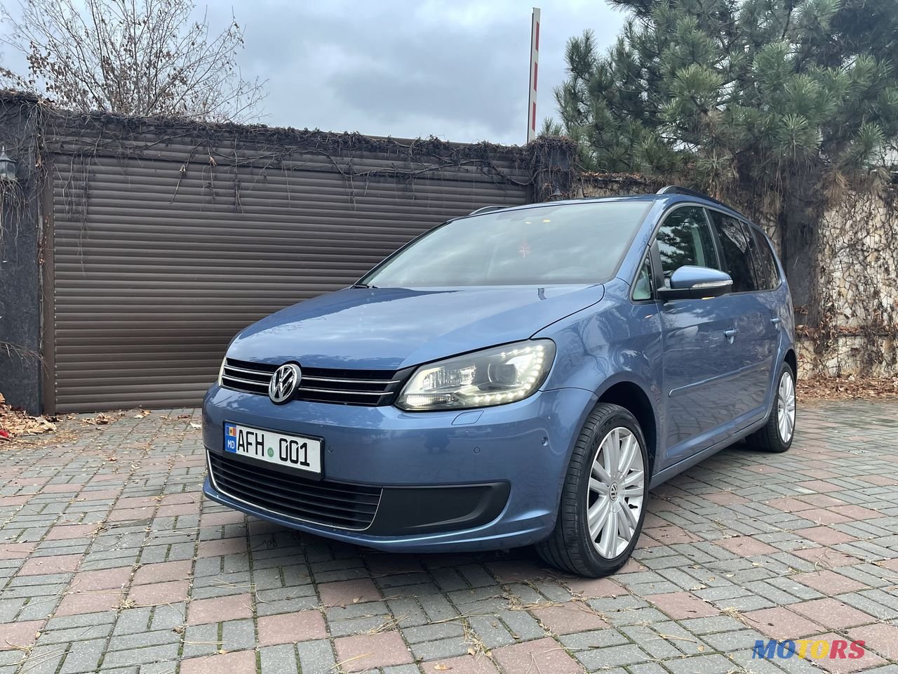 2011' Volkswagen Touran photo #4