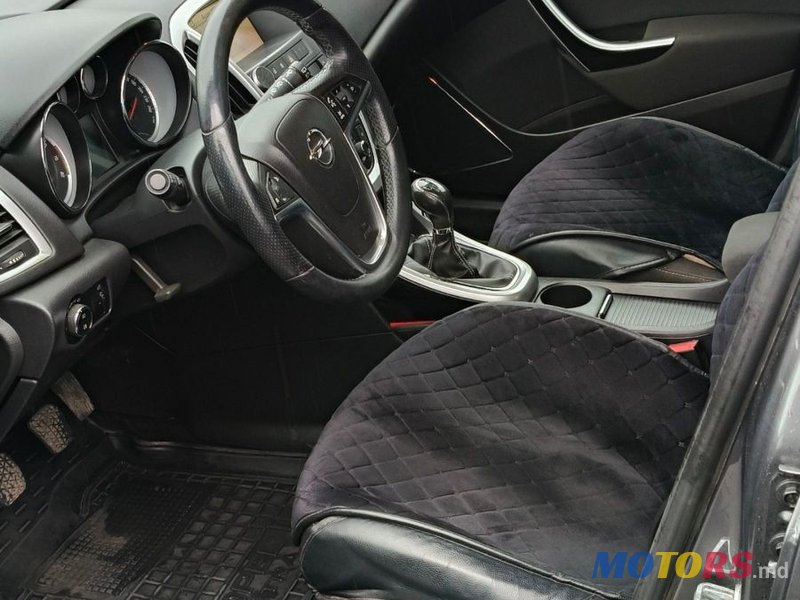 2011' Opel Astra photo #5