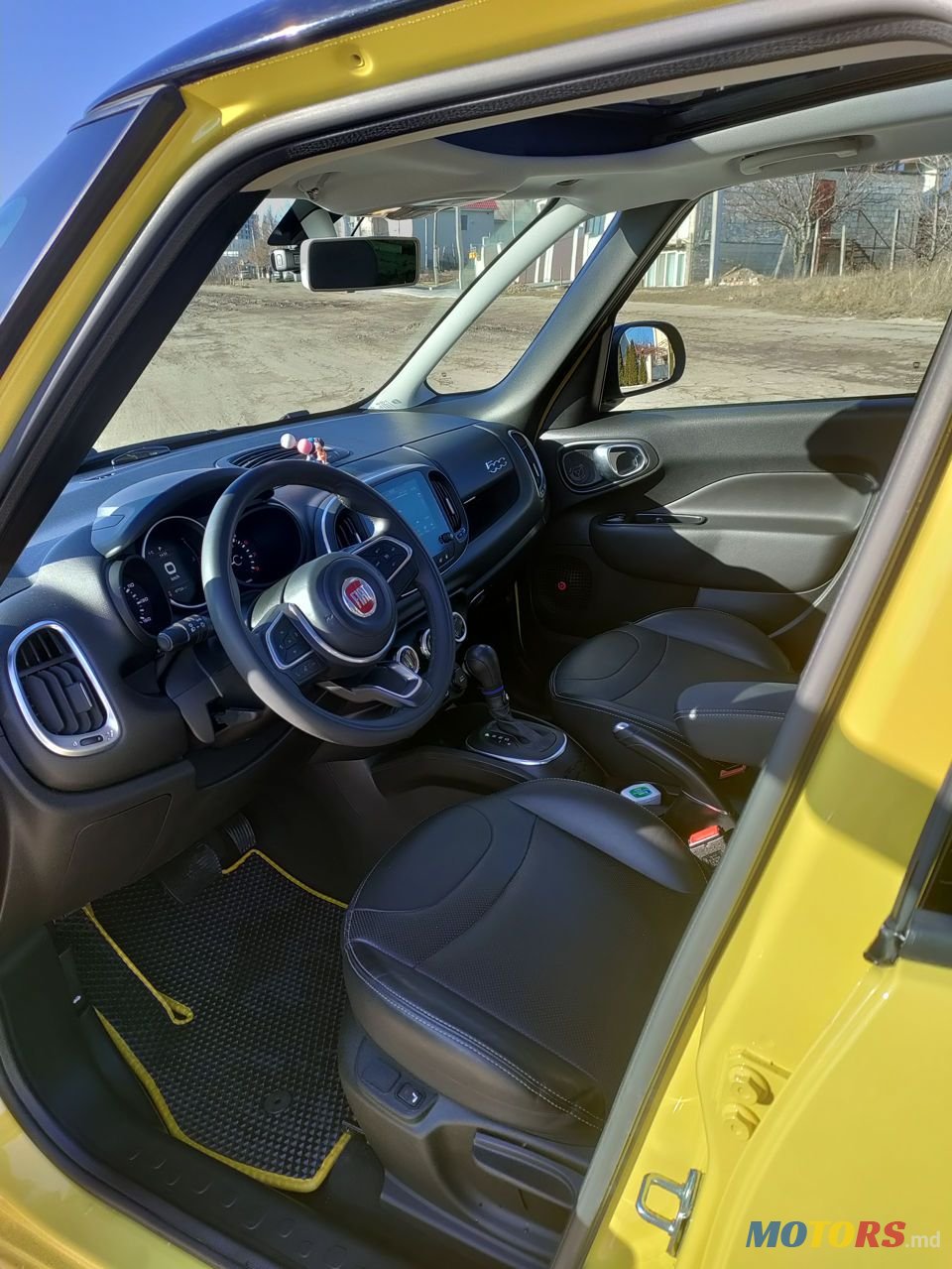 2018' Fiat 500L photo #2