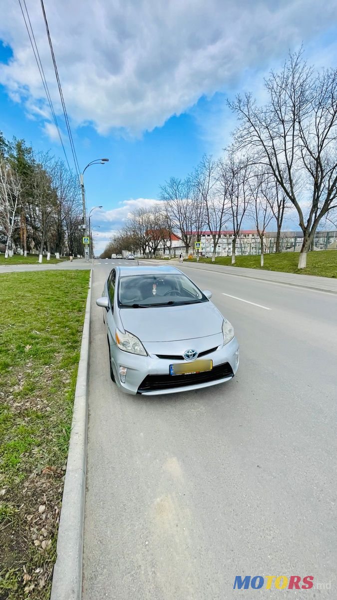 2014' Toyota Prius photo #3
