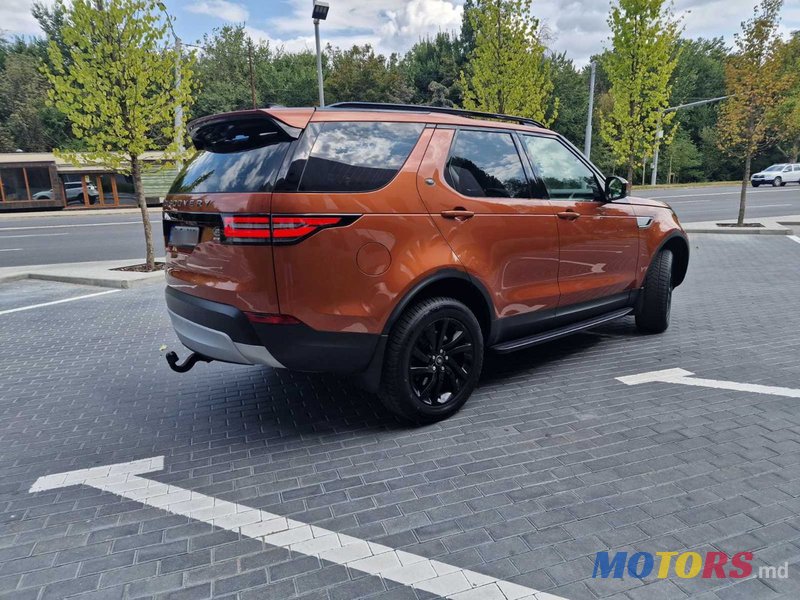 2017' Land Rover Discovery photo #3