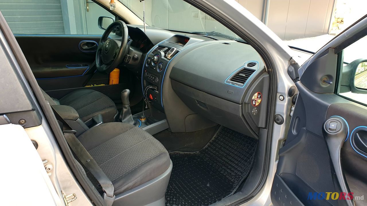 2004' Renault Megane photo #3
