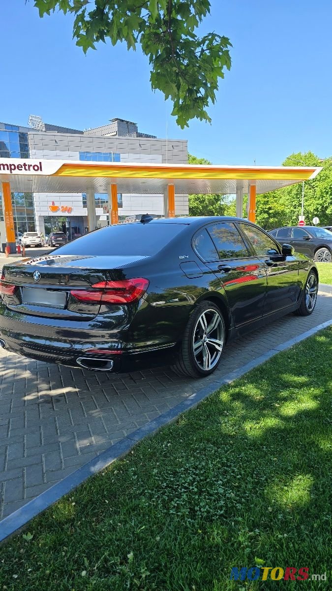 2016' BMW 7 Series photo #2