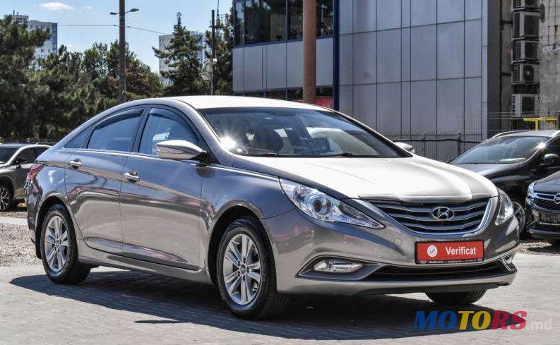 2011' Hyundai Sonata photo #1