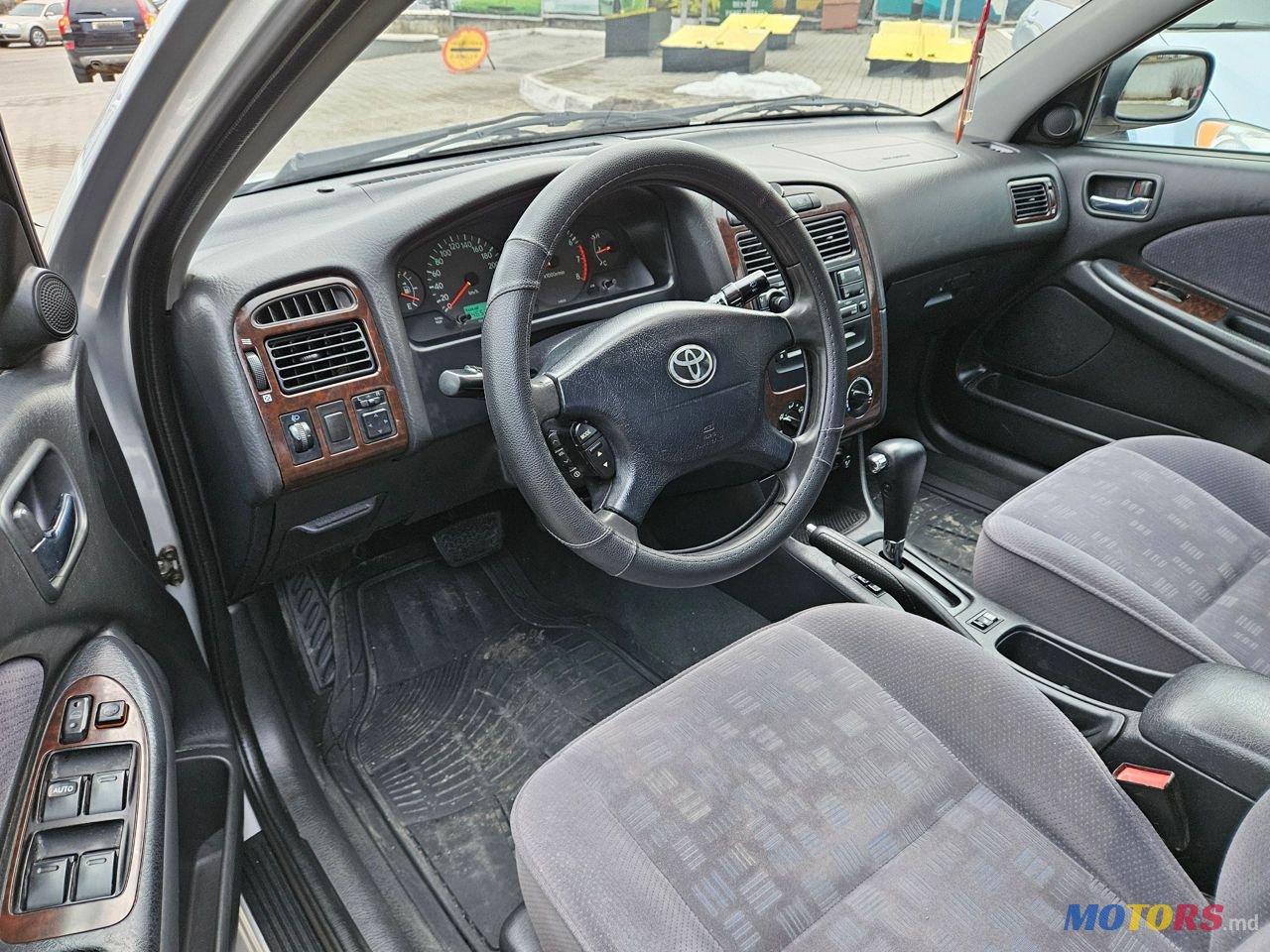 2002' Toyota Avensis photo #6